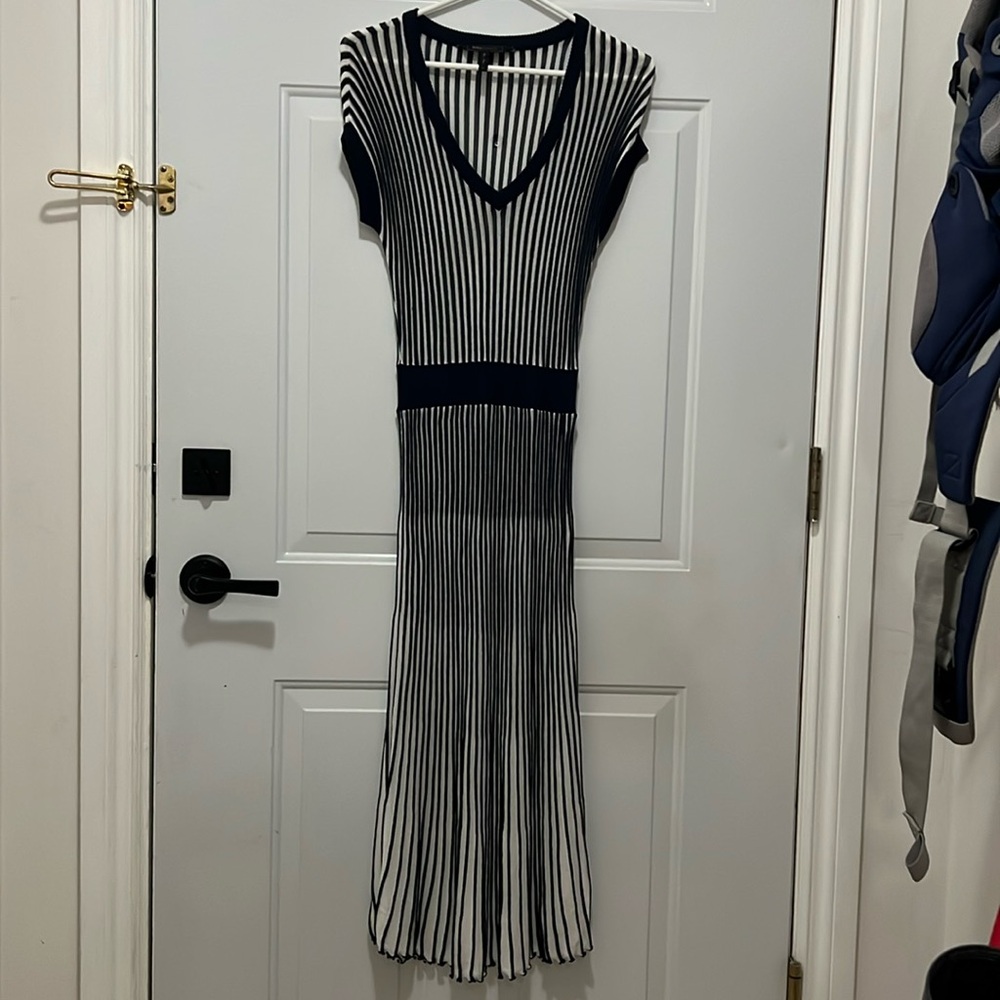 BCBG MAXAZRIA STRETCH DRESS